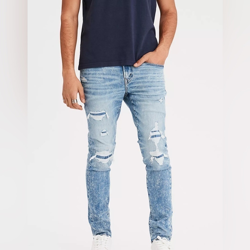 New with tags - AMERICAN EAGLE - Airflex+ Skinny Distressed Jean. Men's 28 x 28